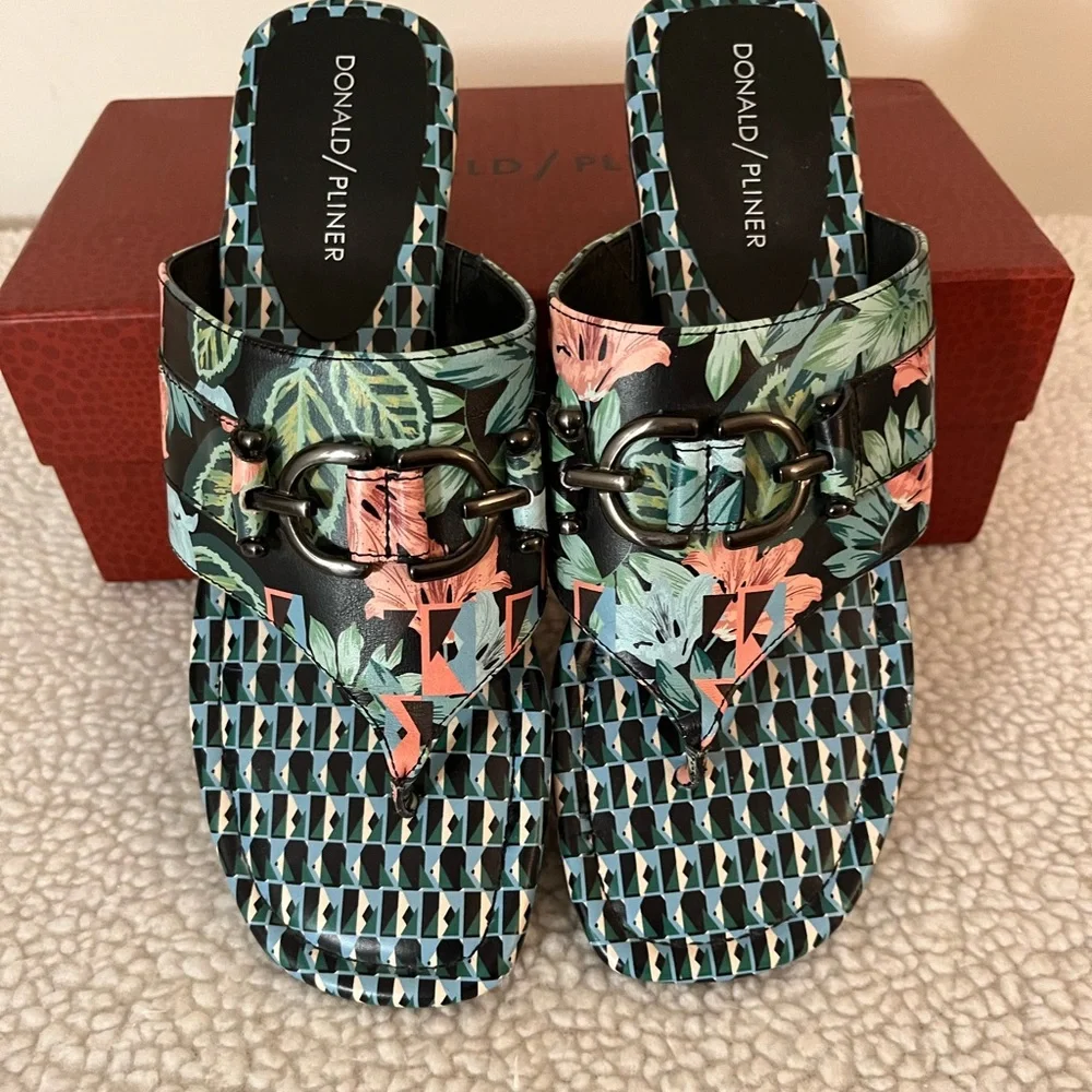 Donald Pliner Sandals - Picture 2 of 9